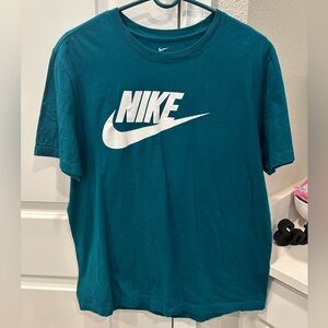 Men’s Nike/Swoosh Turquoise-Green/White T, size L.